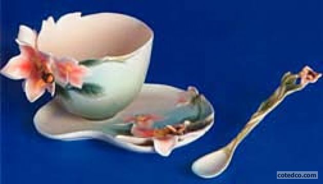 Cup Saucer Bee