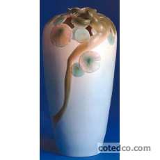 Vase ht : 34cm