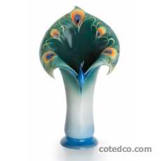 Vase ht : 36.5cm