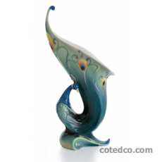 Vase ht : 32cm