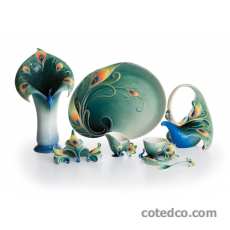 Vase ht : 32cm