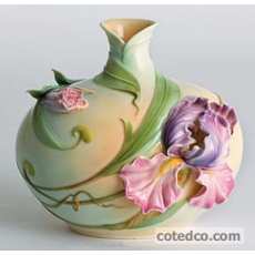 Vase ht : 36.5cm